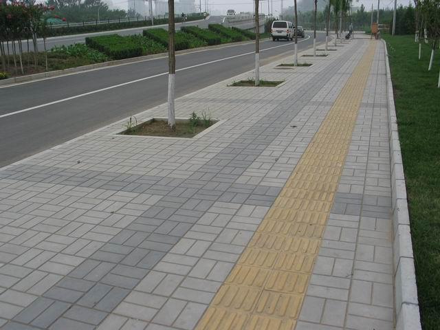 溧阳某马路和公园地砖铺设